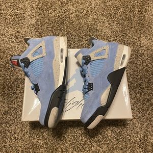 Jordan 4 UNC
